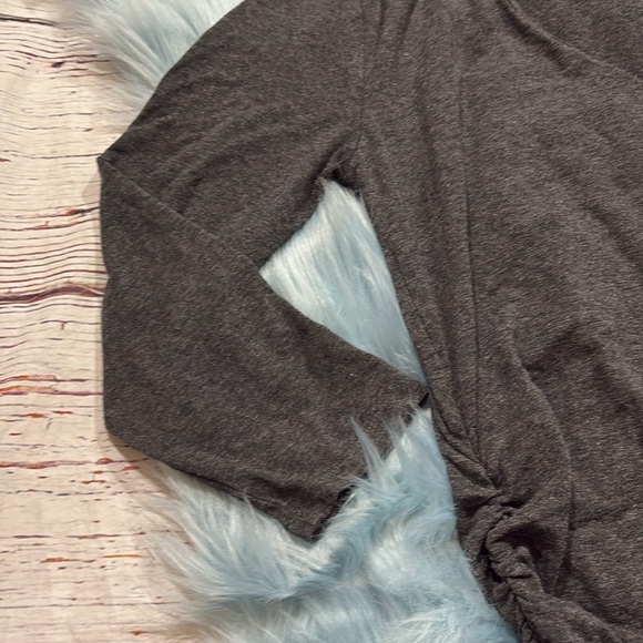 Isabella Oliver Maternity Grey V Neck Quarter Sleeve Top sz 1 - Picture 6 of 10